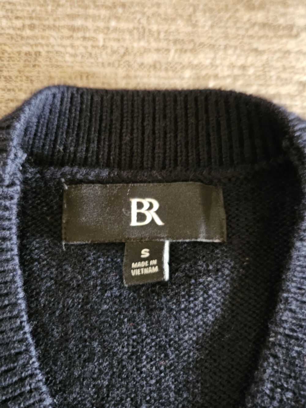 Banana Republic Classic Men’s Navy V-Neck Sweater Vest - Picture 3 of 4